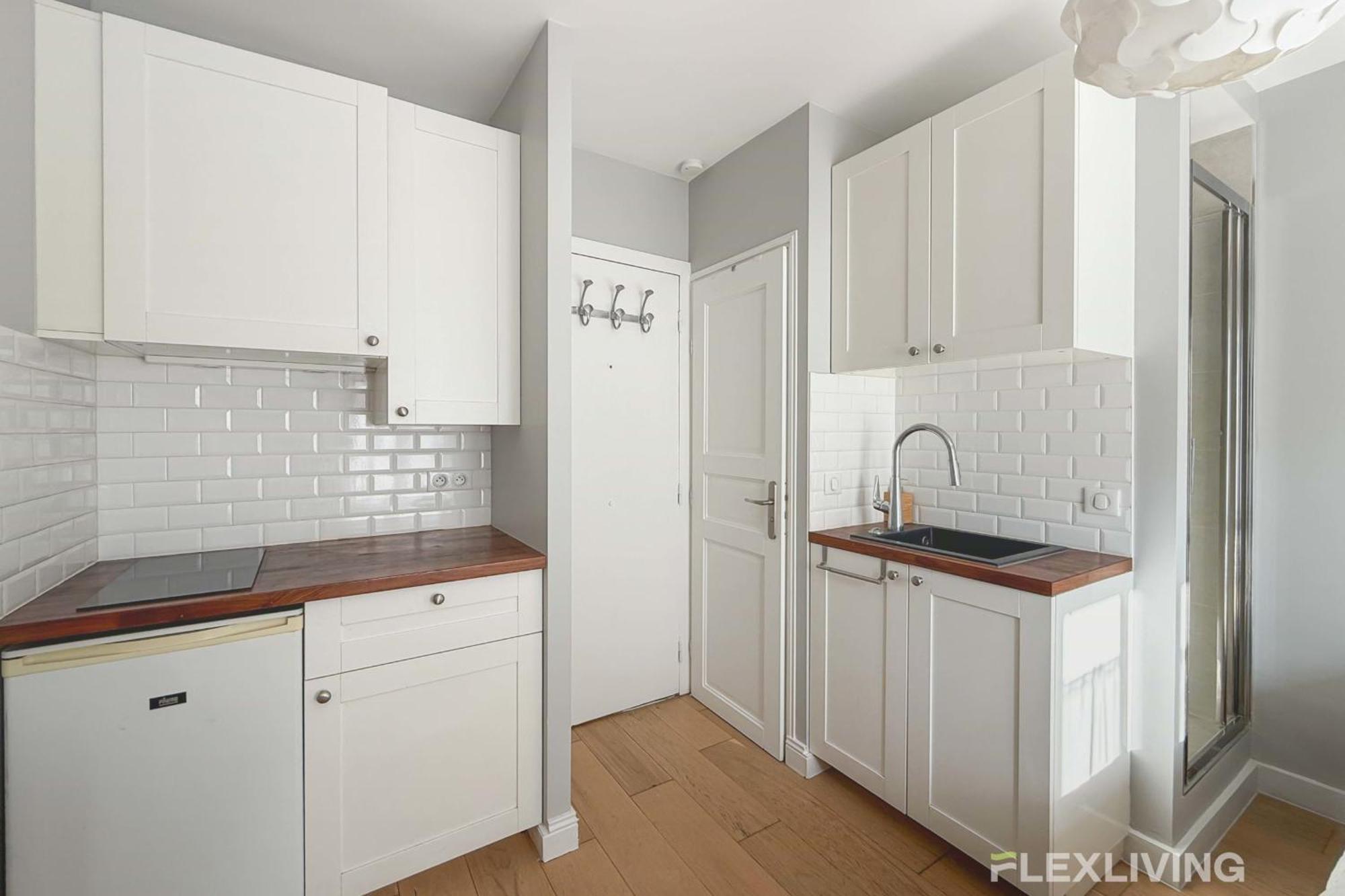 Chabrol - Beautiful Bright And Fully Equipped T1 Appartement Parijs